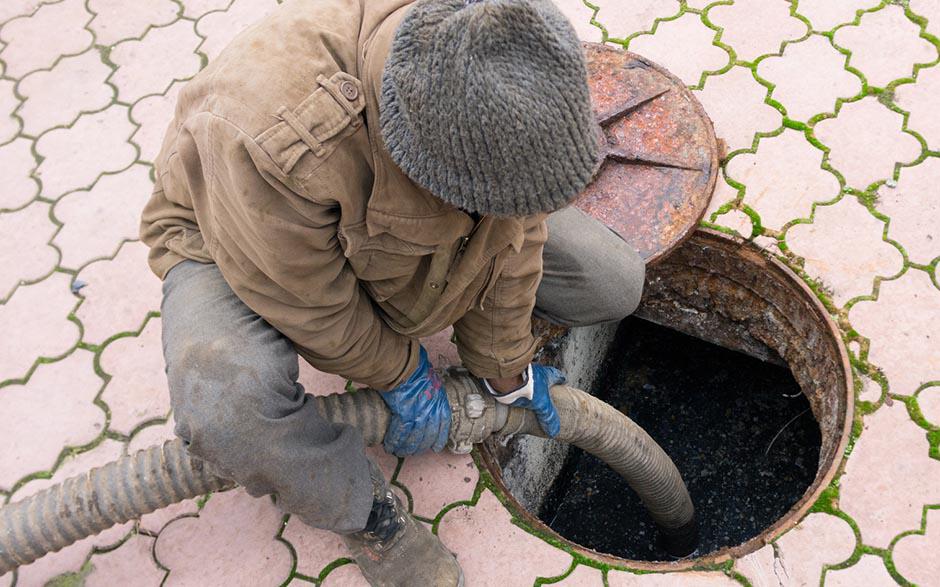 comment déboucher canalisation wc Le Bourget